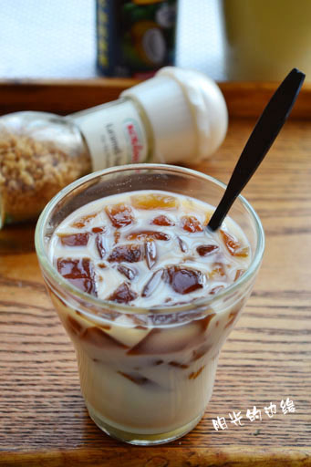 懒人版超简单的自制饮料——【红茶冻椰汁】的做法