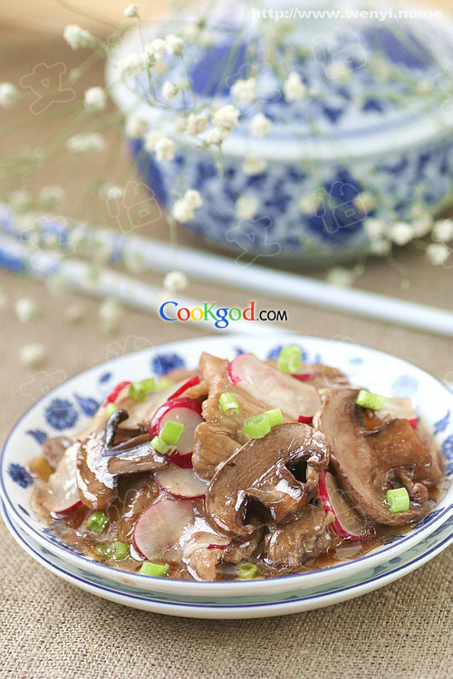 蘑菇五花肉烧萝卜的做法