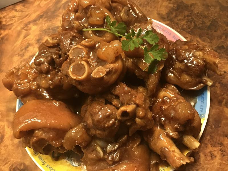 醇香蚝油炖猪脚的做法