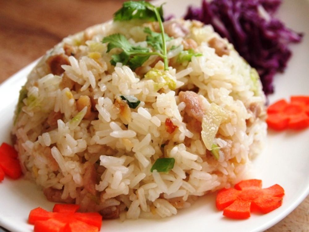 自家制炒饭食谱 - 咸鱼鸡粒炒饭的做法