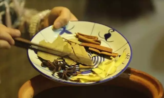 ������ɫ±�������