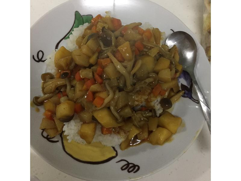 菇菇梨萝咖哩饭的做法