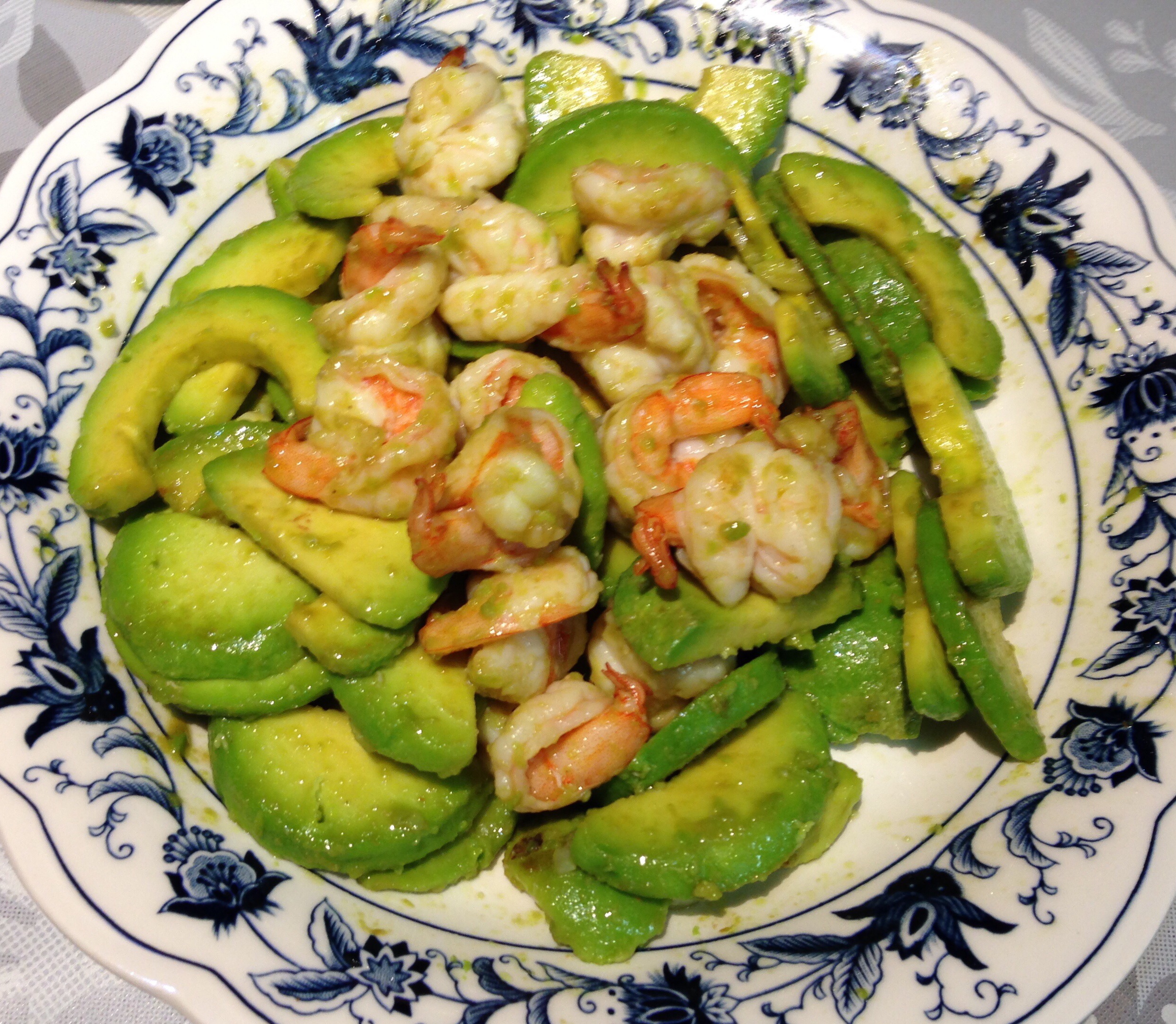 油梨果炒虾仁的做法