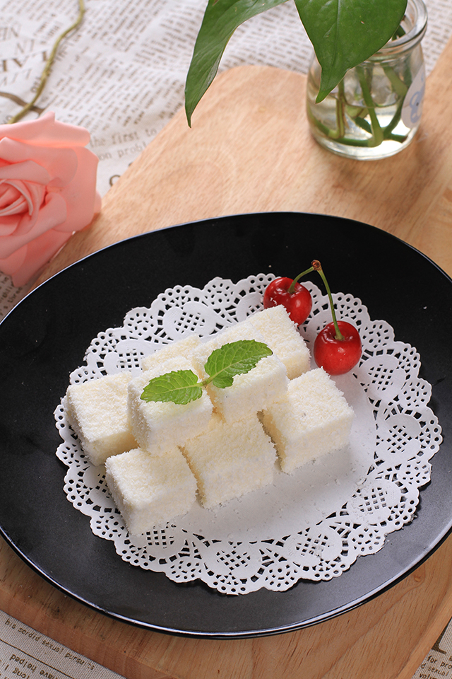 黑暗料理都叹服的零难度甜点—椰奶小方的做法