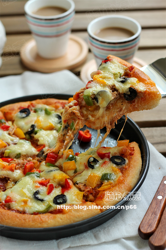 在家轻松做出媲美餐厅的【金枪鱼披萨】的做法