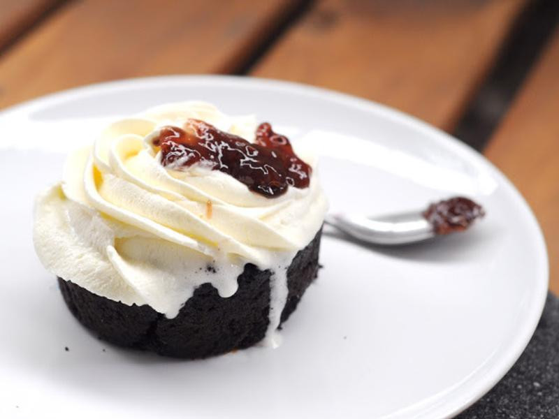 鲜奶油覆盆子巧克力蛋糕的做法