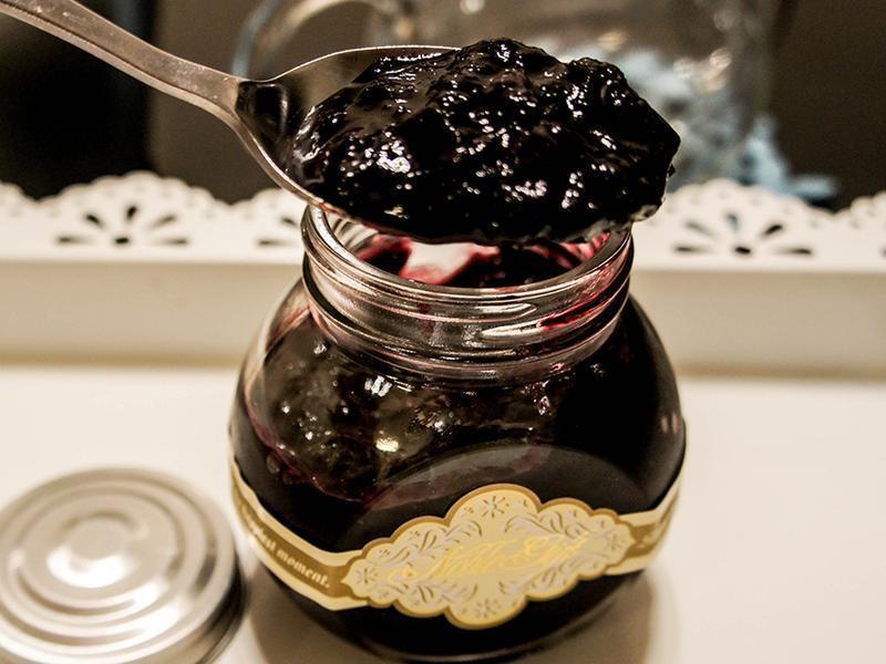 蓝莓果酱 【用苹果天然果胶帮助凝固】的做法