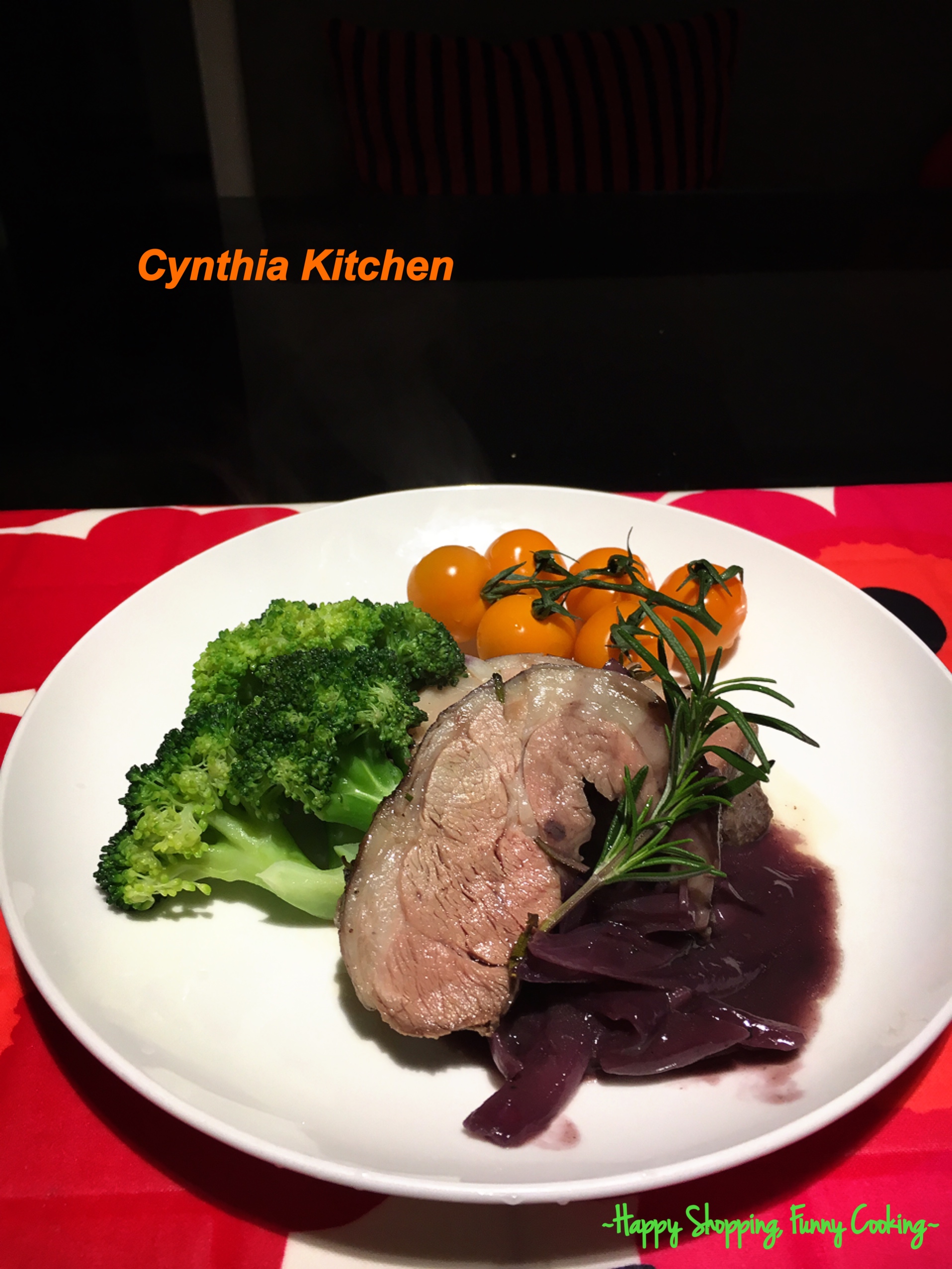 香草焗羊肩卷伴洋蔥紅酒汁的做法