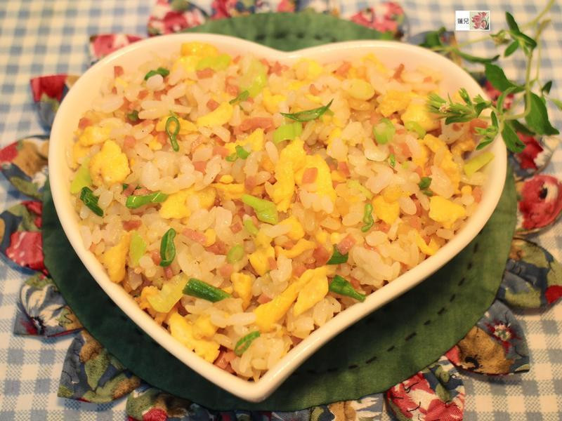 沙拉火腿蛋炒饭的做法