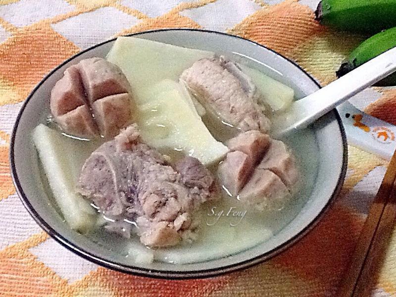 竹笋排骨贡丸汤的做法