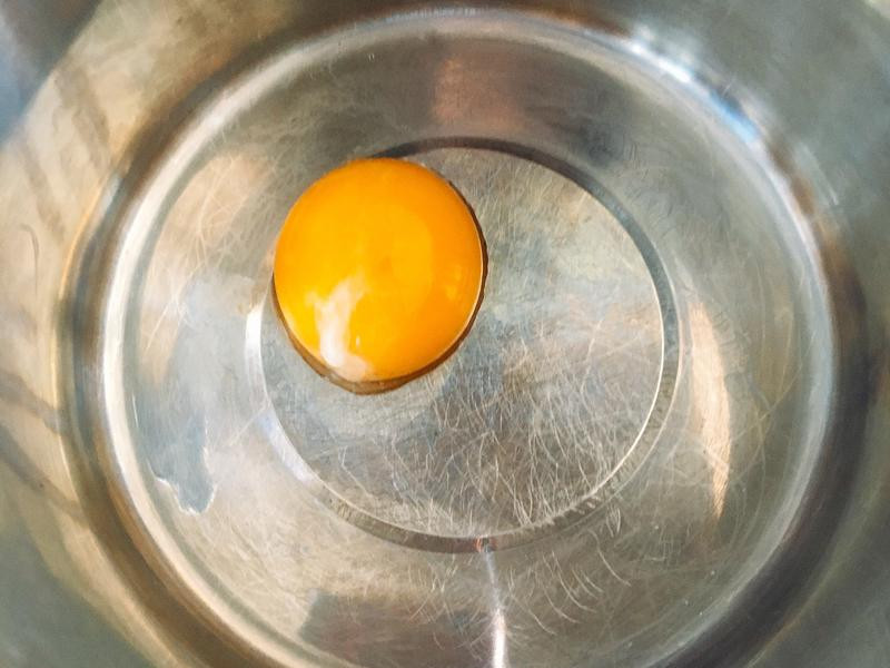 ��ɫ�ݷ絰�������