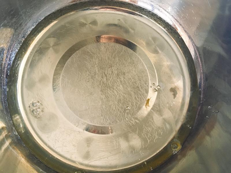 ��ɫ�ݷ絰�������