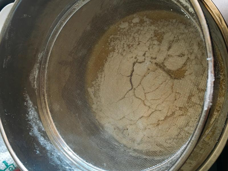 ��ɫ�ݷ絰�������