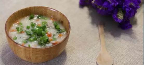 胡萝卜生菜肉末粥的做法