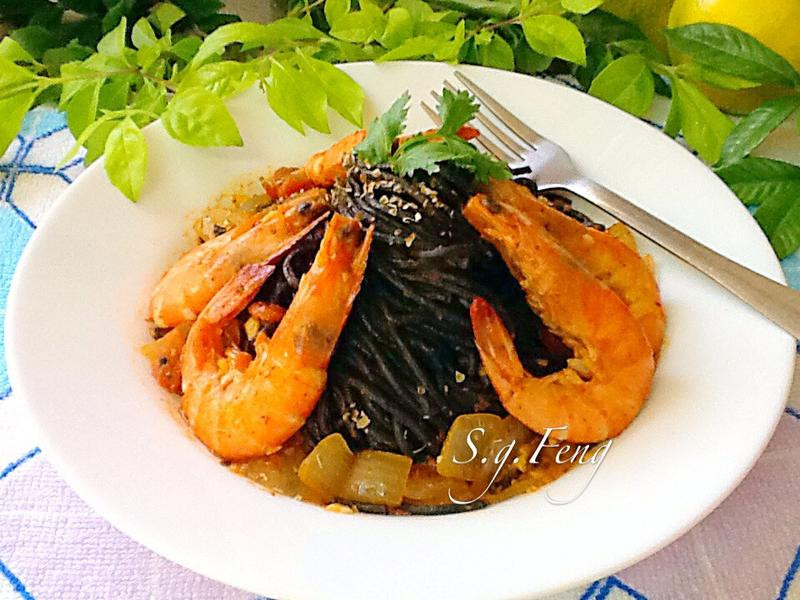 鲜虾茄汁墨鱼意面的做法