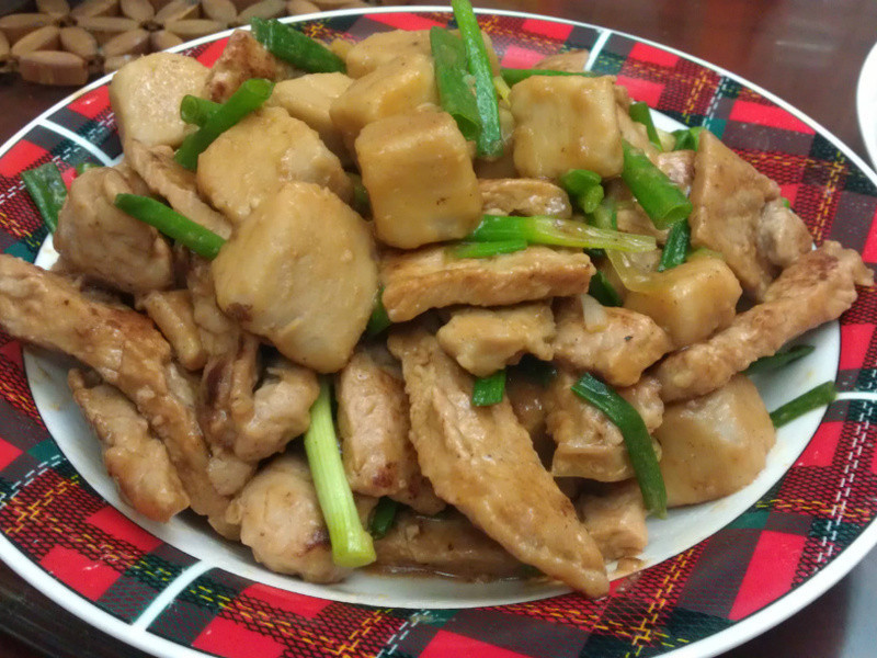 芋头烧肉排的做法