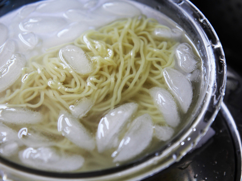 ¡¾ÒÁÀòɯ°×À±½´Ê³Æ×¡¿¼¦Ë¿À±½´Á¹ÃæµÄ×ö·¨