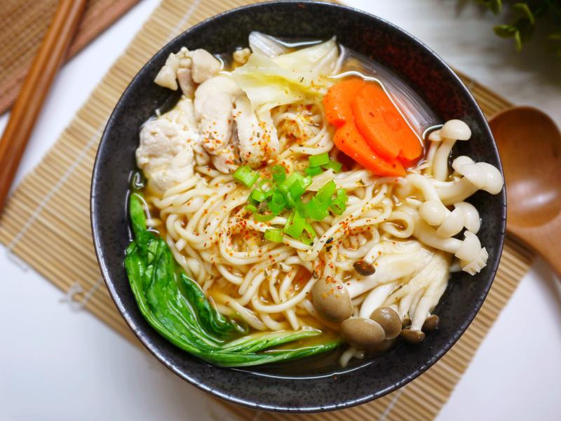 菇菇鸡暖暖锅的做法