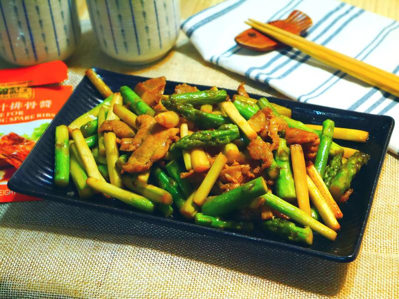 蜜汁肉片炒芦笋的做法