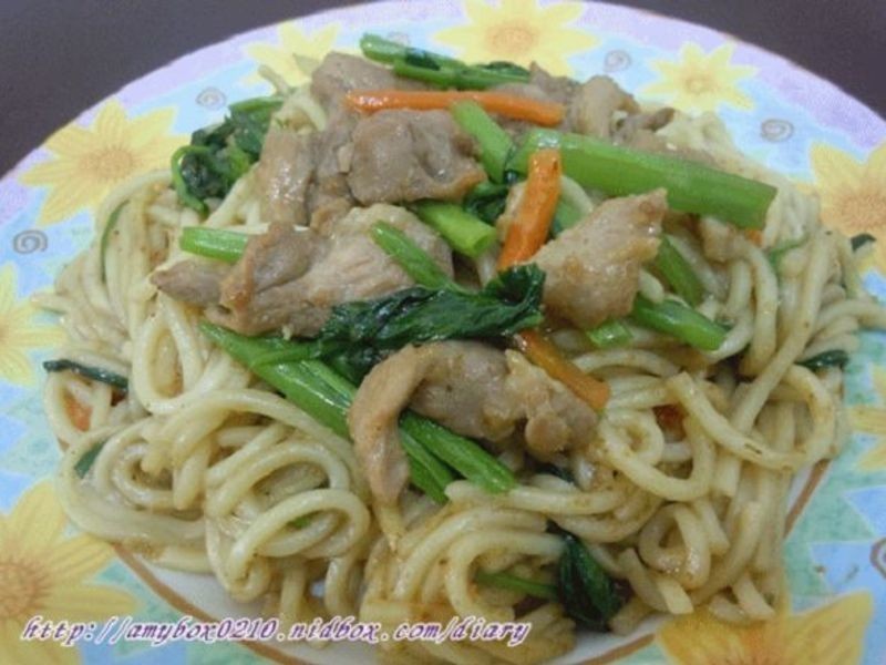 沙茶鸭肉炒面的做法