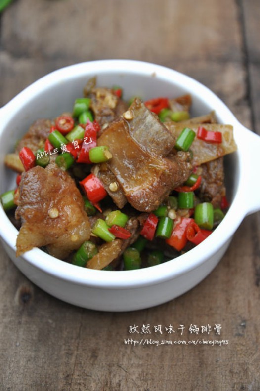 孜然风味干锅排骨的做法