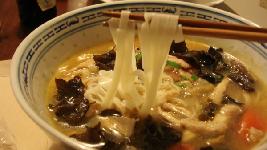 一物两吃的榨菜肉丝汤面加米饭的做法