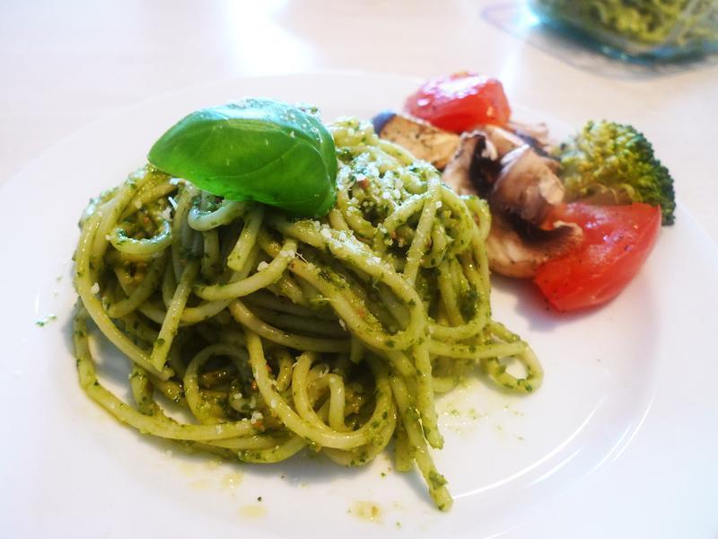 鳀鱼青酱义大利拌面的做法