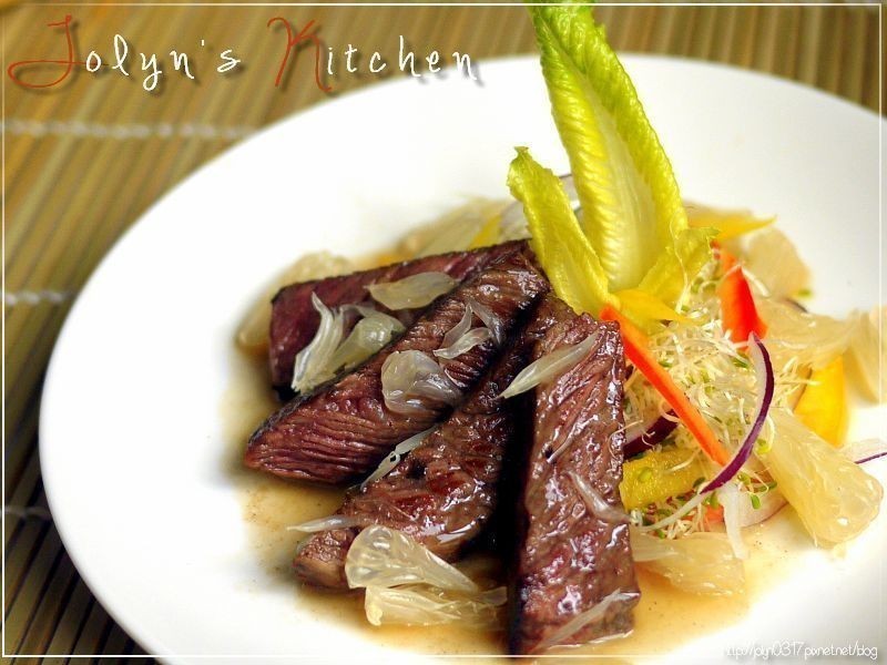 柚香黑椒牛排沙拉的做法