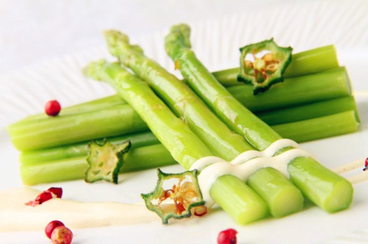 荷兰酱汁佐芦笋的做法