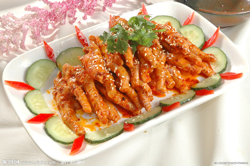 胡辣凤爪(挡不住的美味,让你一辣到底!)的做法