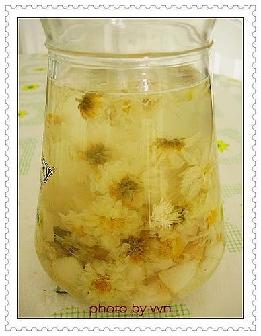 雪梨菊花茶的做法