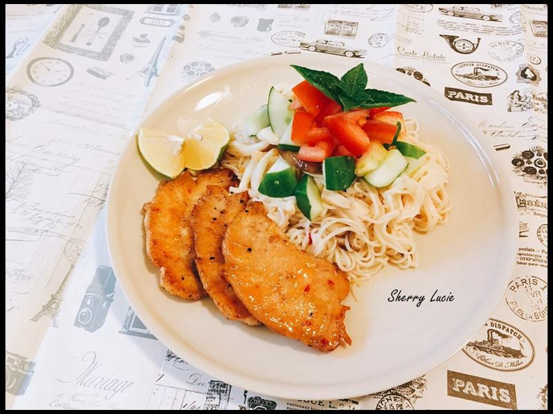 香料鸡佐泰式冷面的做法