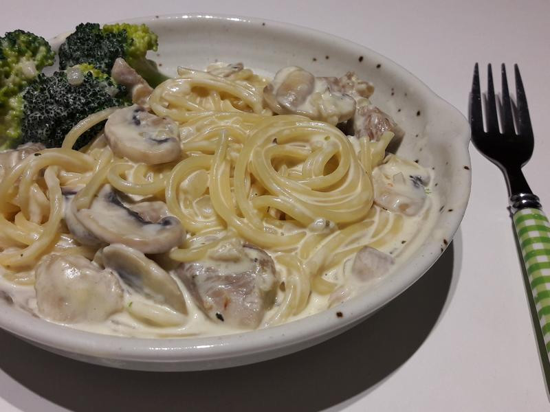 奶油白酱鸡肉义大利面的做法