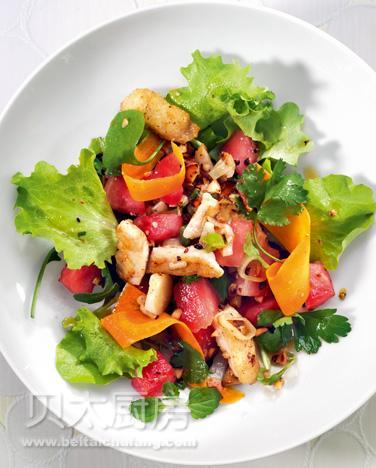 鲶鱼肉沙拉的做法