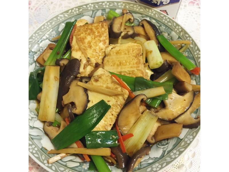 葱烧鲜菇豆腐『维力炸酱』的做法