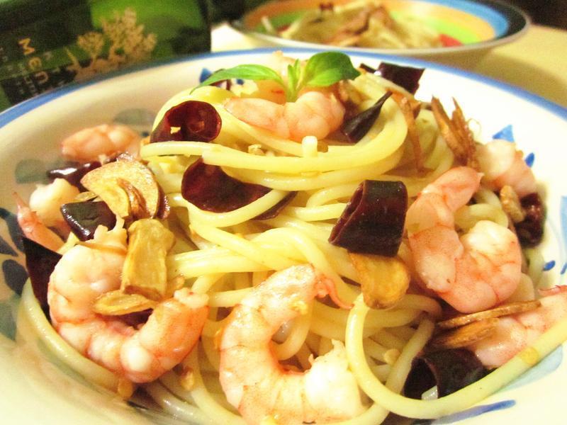 蒜片辣椒虾仁义面的做法