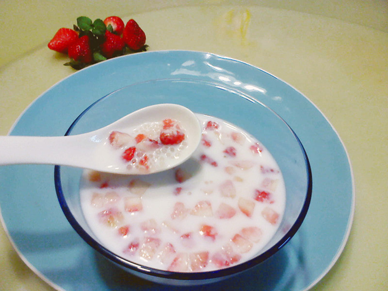 草莓西米露的做法