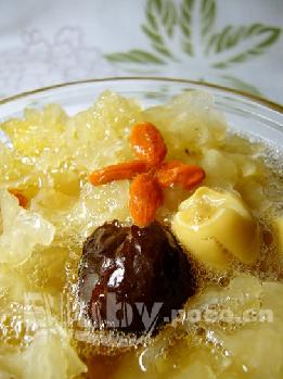 冰糖枸杞莲子红枣银耳羹的做法