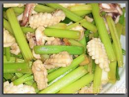 香芹炒鱿鱼的做法