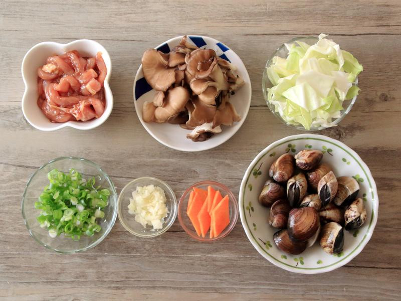 舞菇蛤蜊烩饭的做法