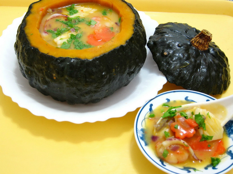 海鲜南瓜浓汤盅的做法