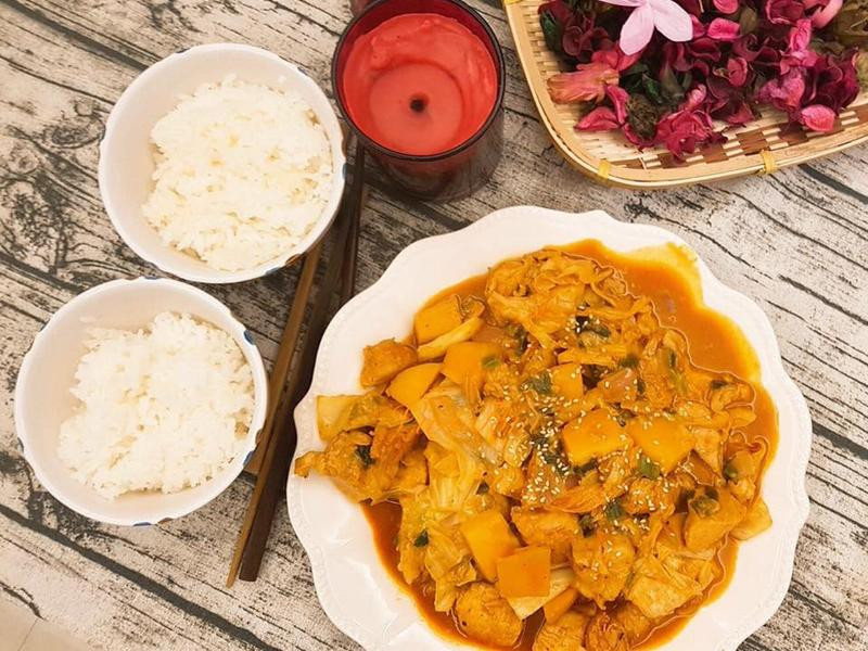 韩式高丽菜辣炒春鸡的做法