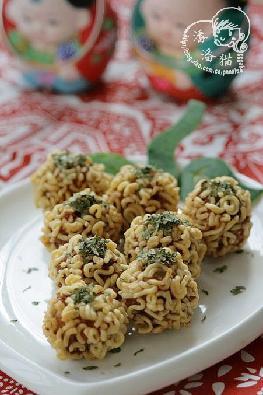 收获丰硕的果实-泡面虾肉丸子的做法