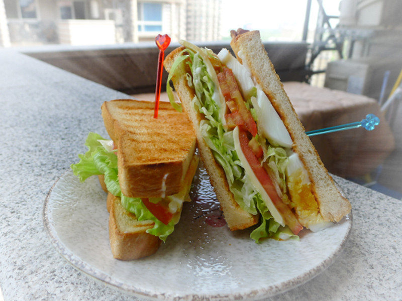 品靓上菜-起司蕃茄蛋帕尼尼的做法