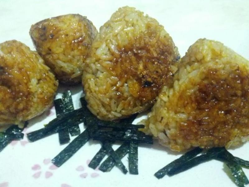 酱烤咖哩饭团的做法