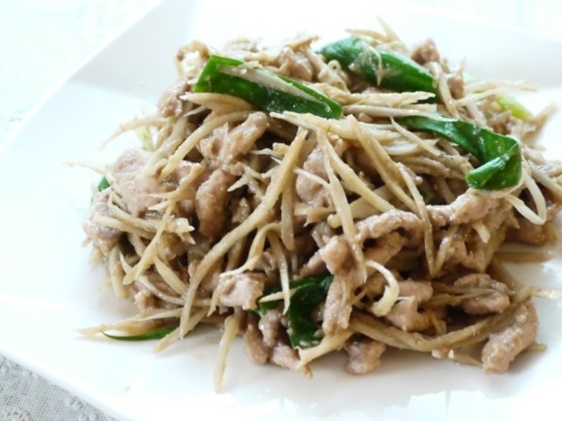 力力随意煮-牛蒡炒肉丝的做法