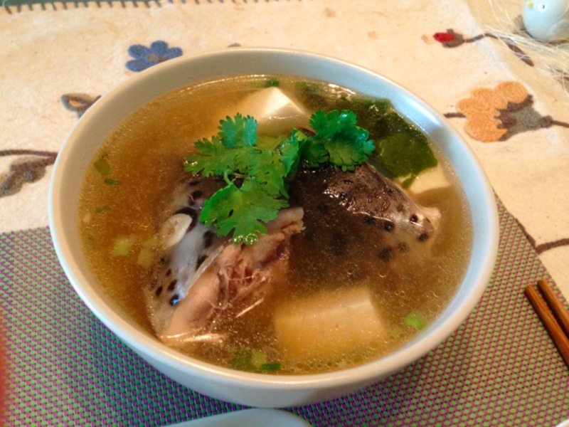 味噌鲑鱼头豆腐汤的做法