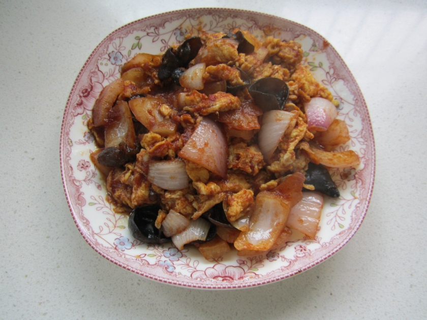 洋葱鸡蛋西红柿的做法