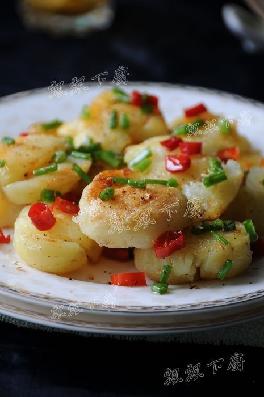 椒盐敲扁迷你土豆的做法