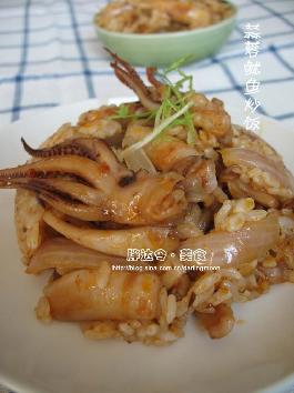蒜蓉鱿鱼炒饭的做法